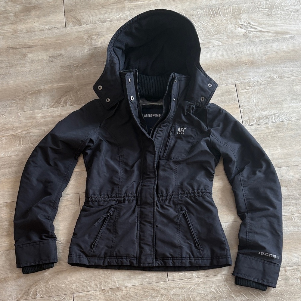 Abercrombie & Fitch The A&F All Season Weather Warrior Size Small
